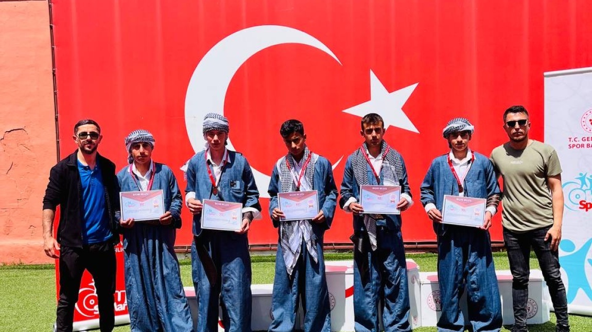Şırnak Anadolu Lisesi sporda başarıdan başarıya koşuyor.